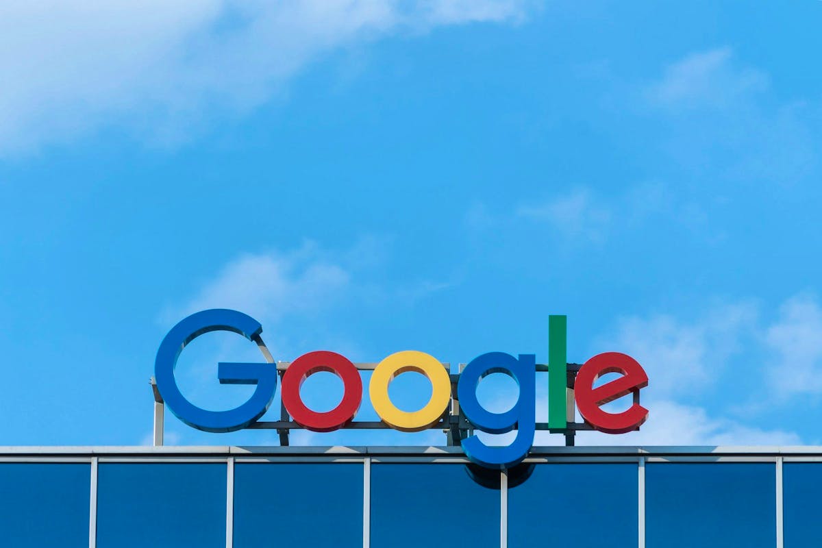 Plusieurs dizaines de personnes se sont réunies devant des locaux de Google à Sunnyvale (Californie), et ont investi des bureaux à Seattle (État du Washington) et à New York.