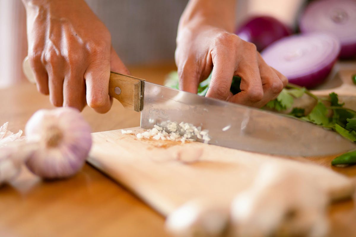 Common mistakes made when cooking with garlic hinder its flavor.