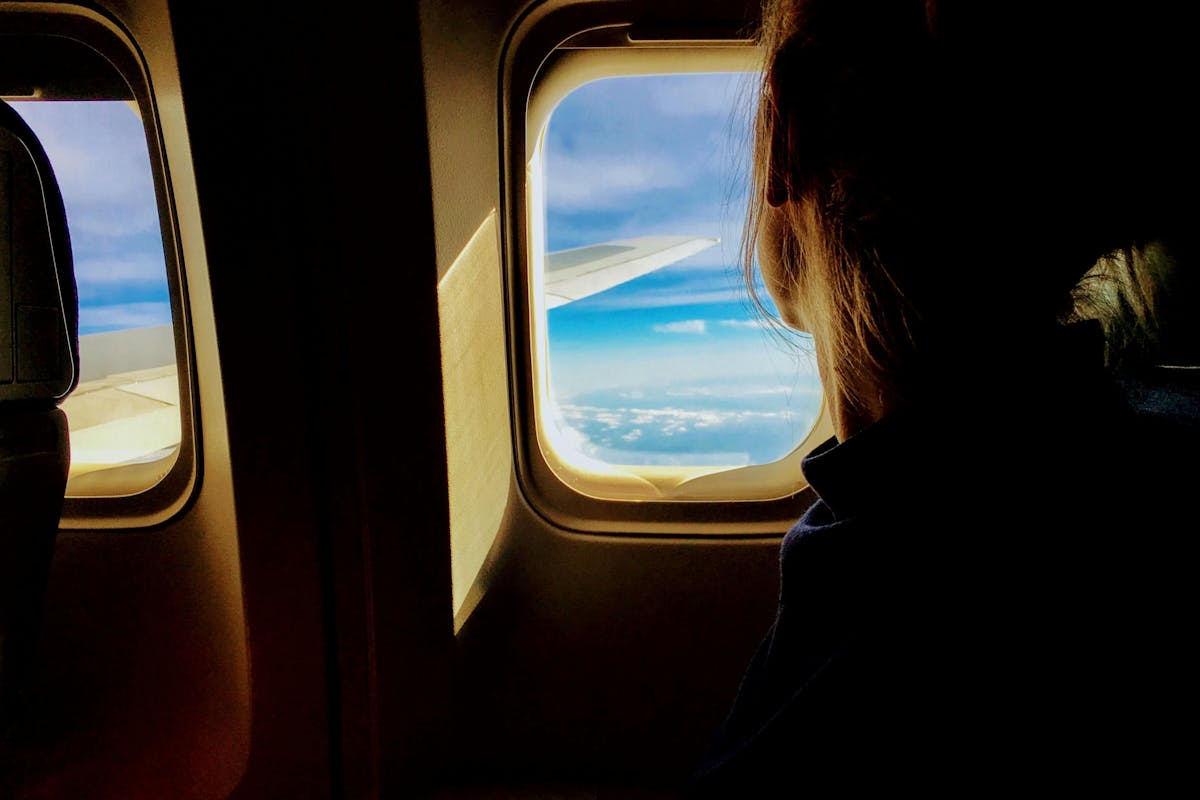 L'air sec qui règne dans la cabine d'un avion a tendance à dessécher les muqueuses.