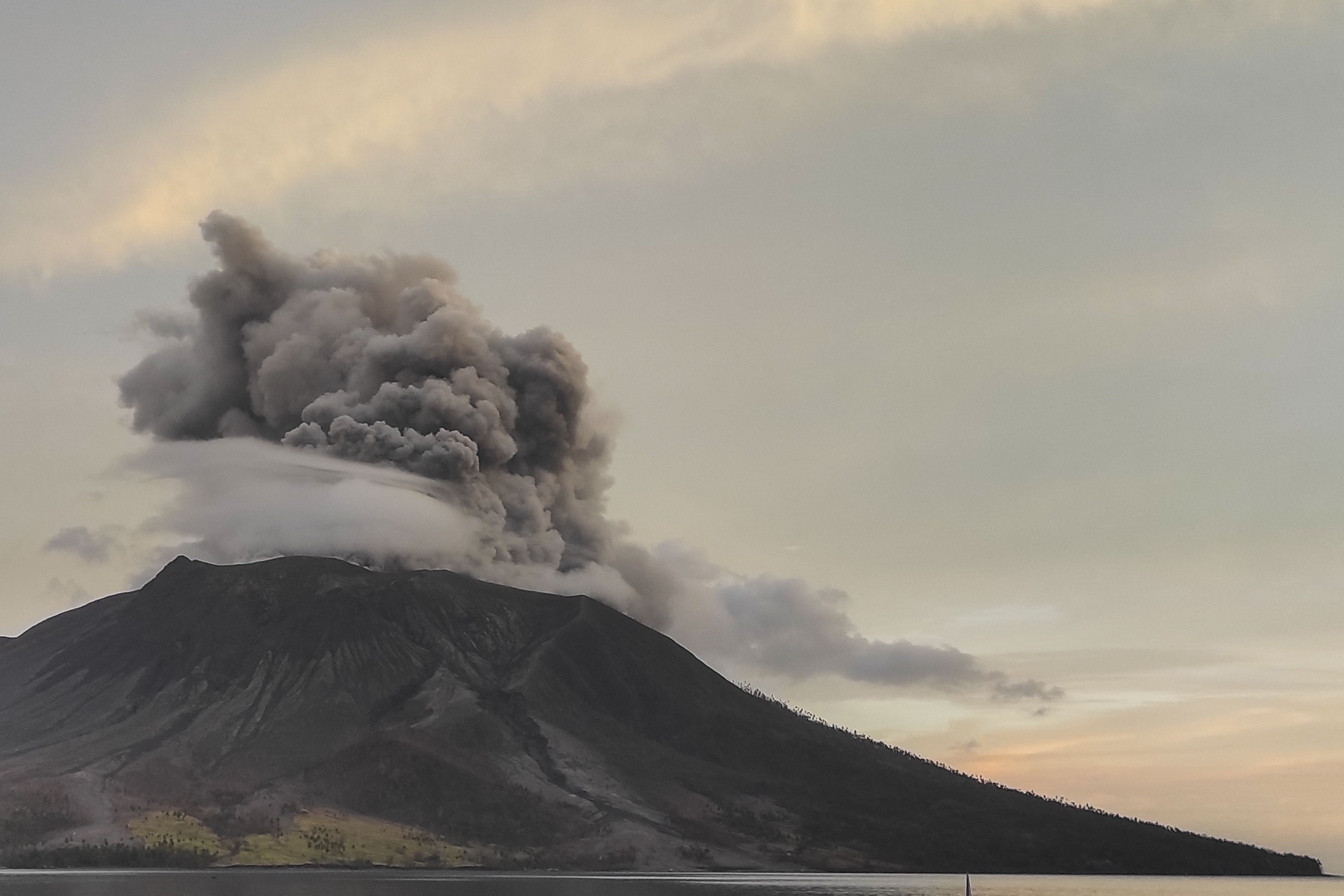 La menace d'une éruption volcanique plane sur l'Indonésie