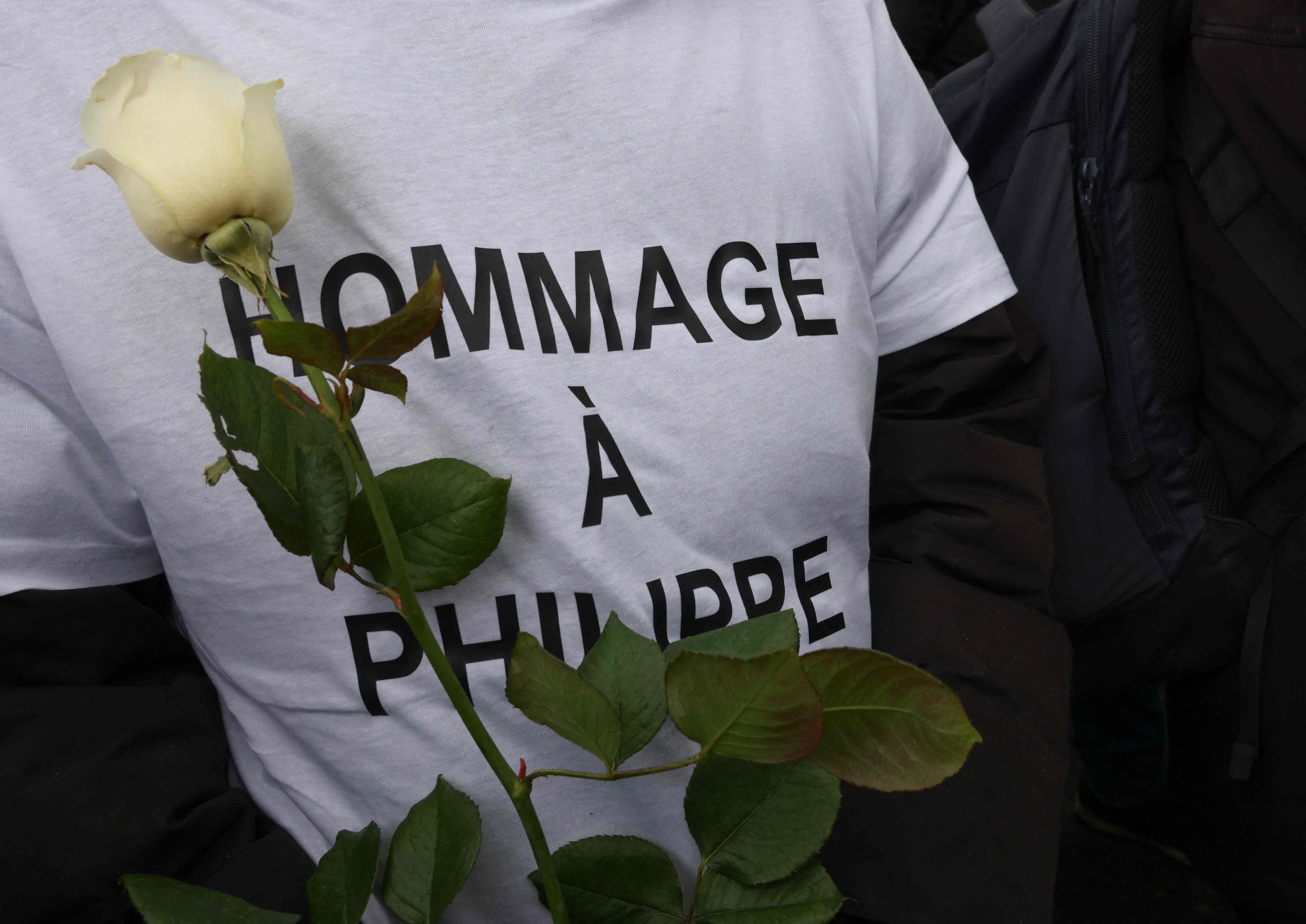 Émotion aux obsèques du jeune adulte agressé en France