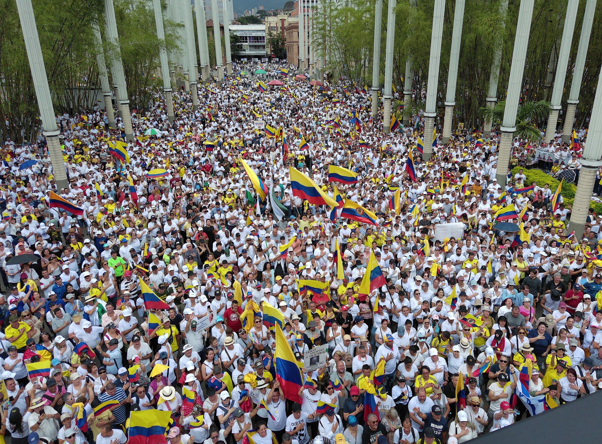 Manifestations monstres contre le président Gustavo Petro