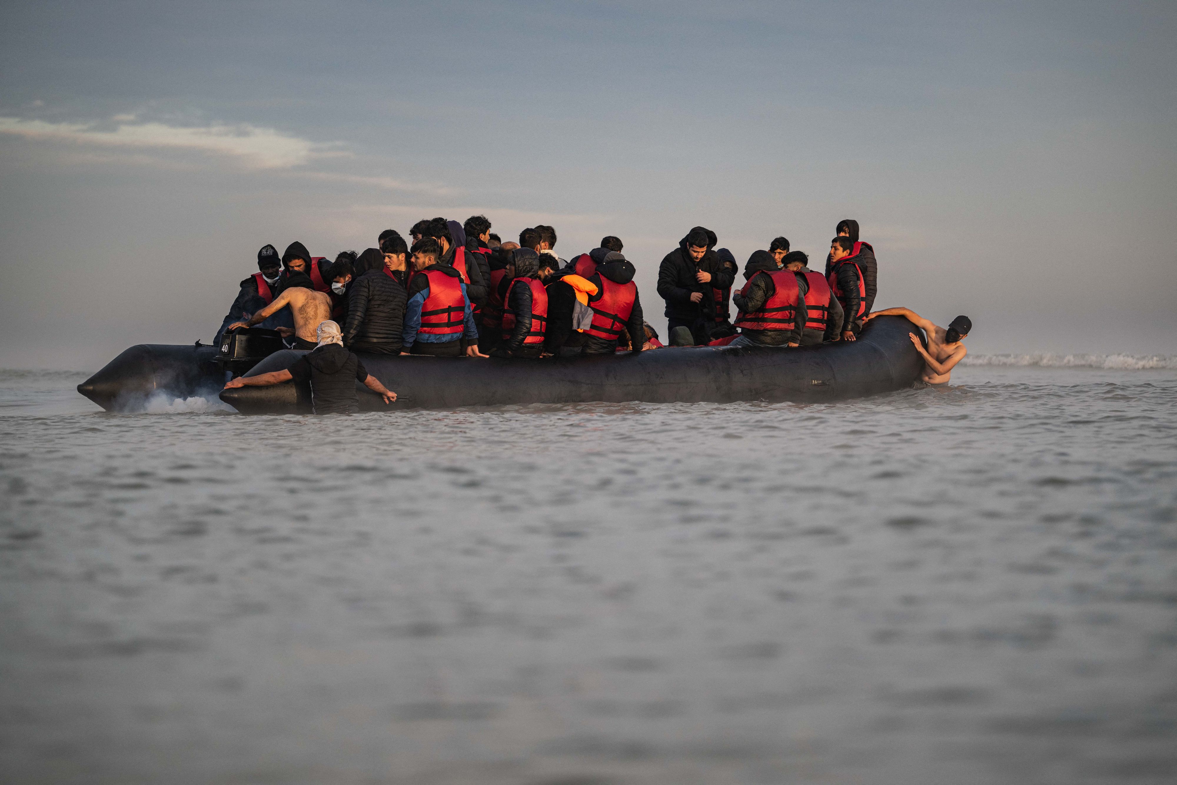 Au moins cinq migrants dont une fillette morts dans la Manche