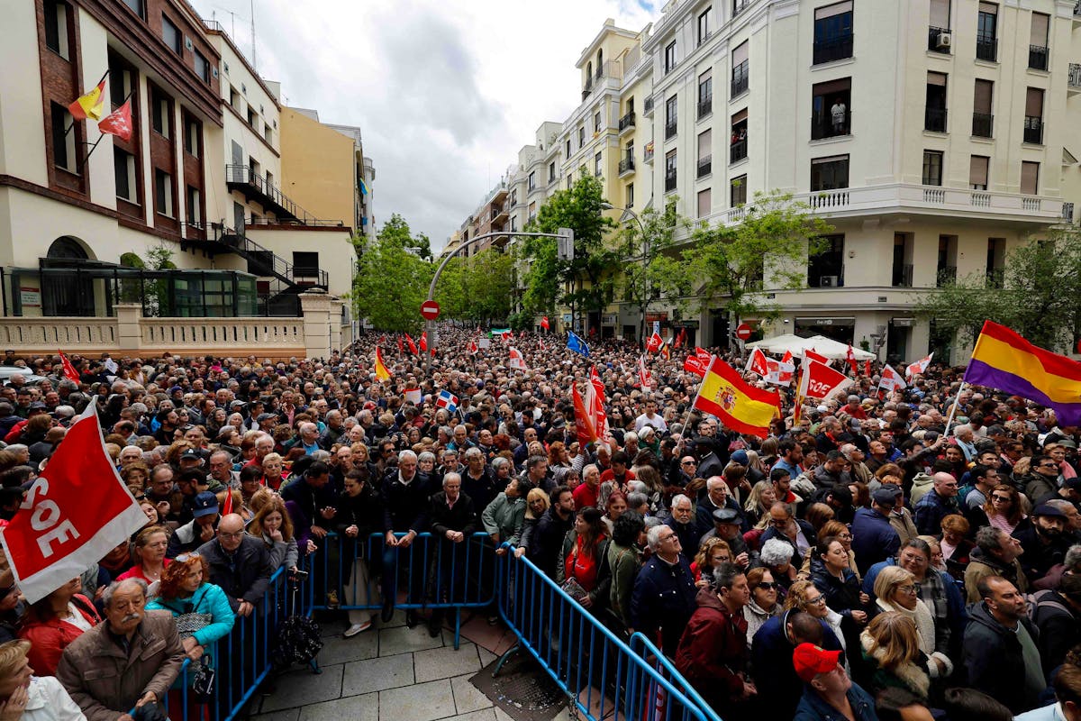 Ils étaient des milliers, samedi, à se réunir à Madrid pour témoigner leur soutien au Premier ministre, dont l'épouse fait l'objet d'une enquête pour trafic d'influence et corruption.