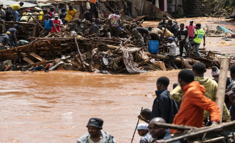 Au moins 42 personnes tuées dans la rupture d'un barrage près de Nairobi
