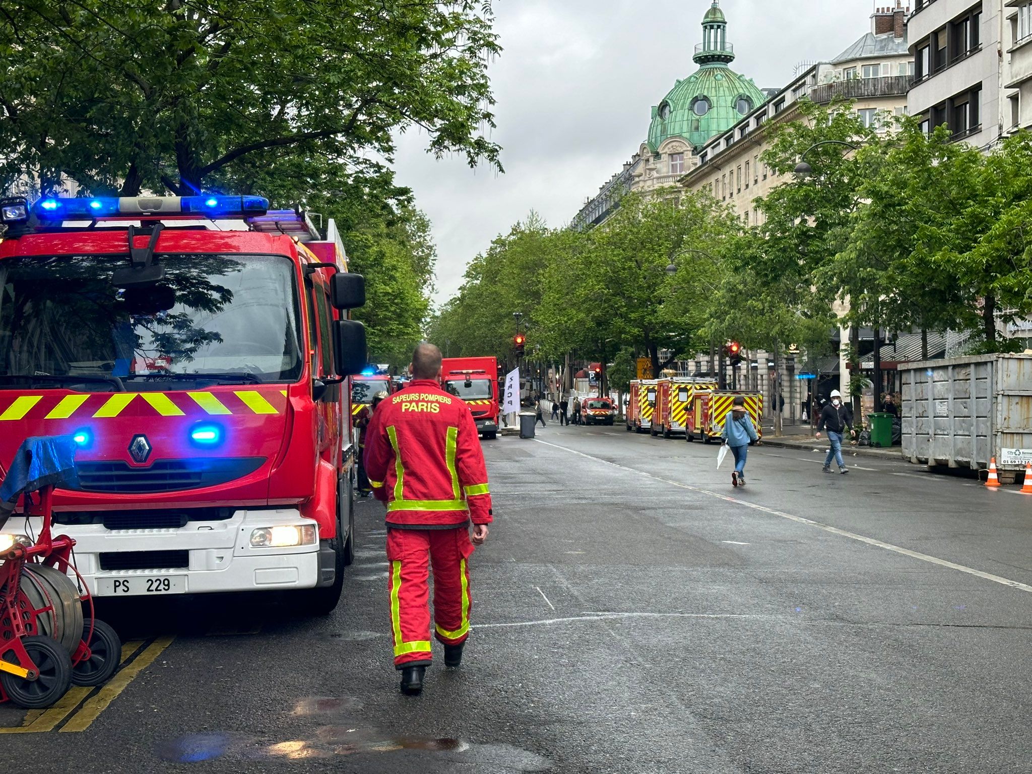 Au moins trois morts dans l'incendie d'un appartement à Paris