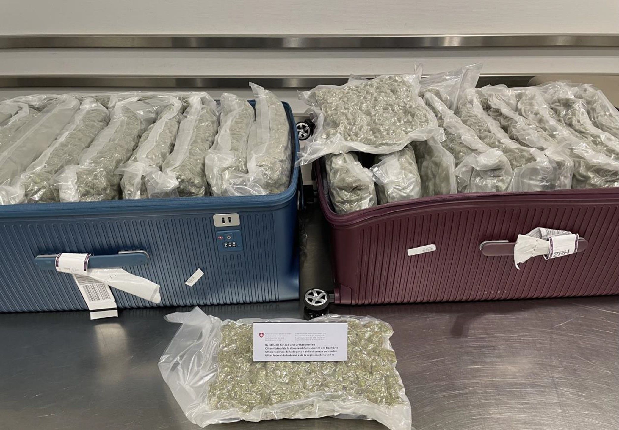 Pincé avec 24 kilos de cannabis dans ses valises