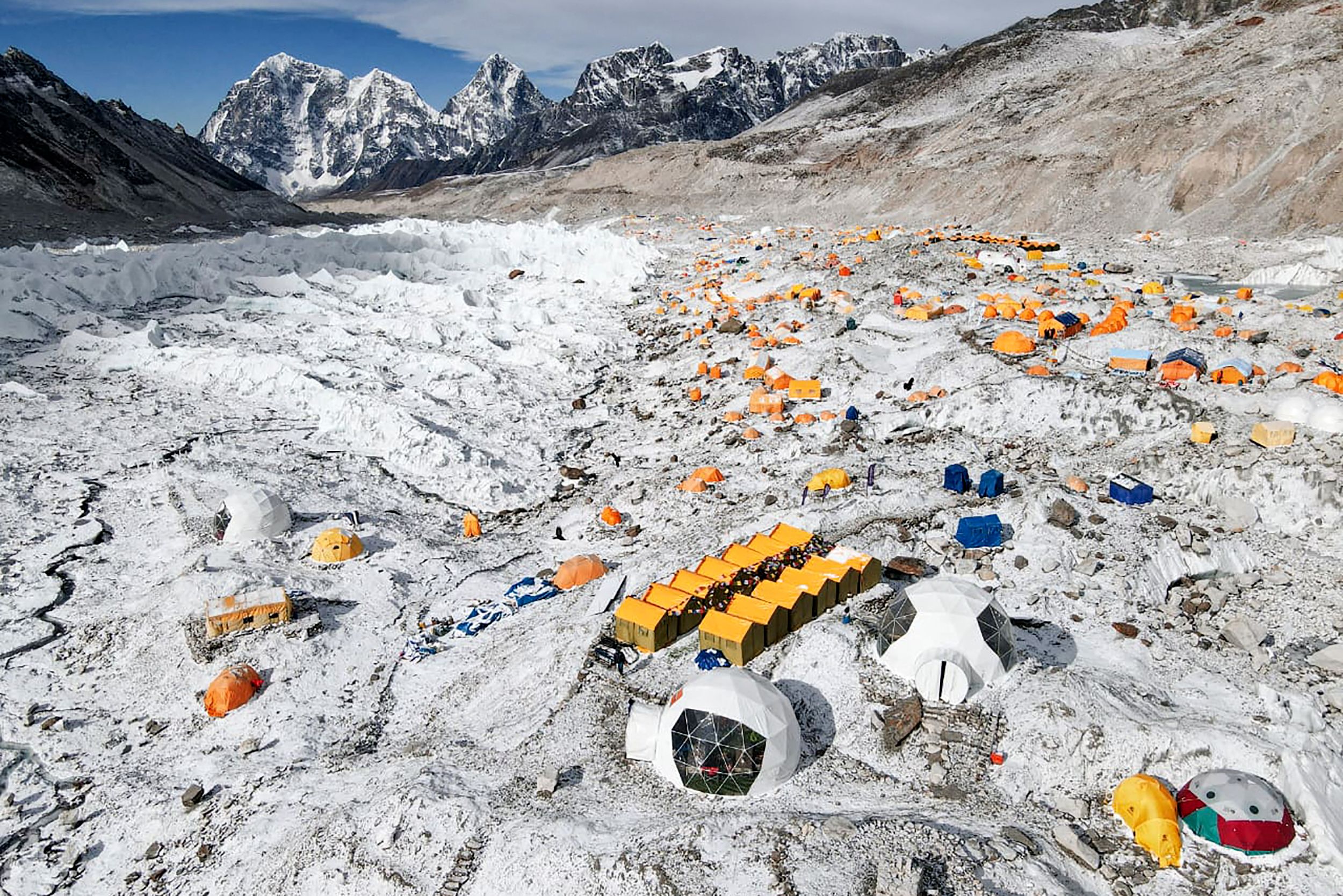 La Cour suprême du Népal ordonne une limitation de l'accès aux sommets