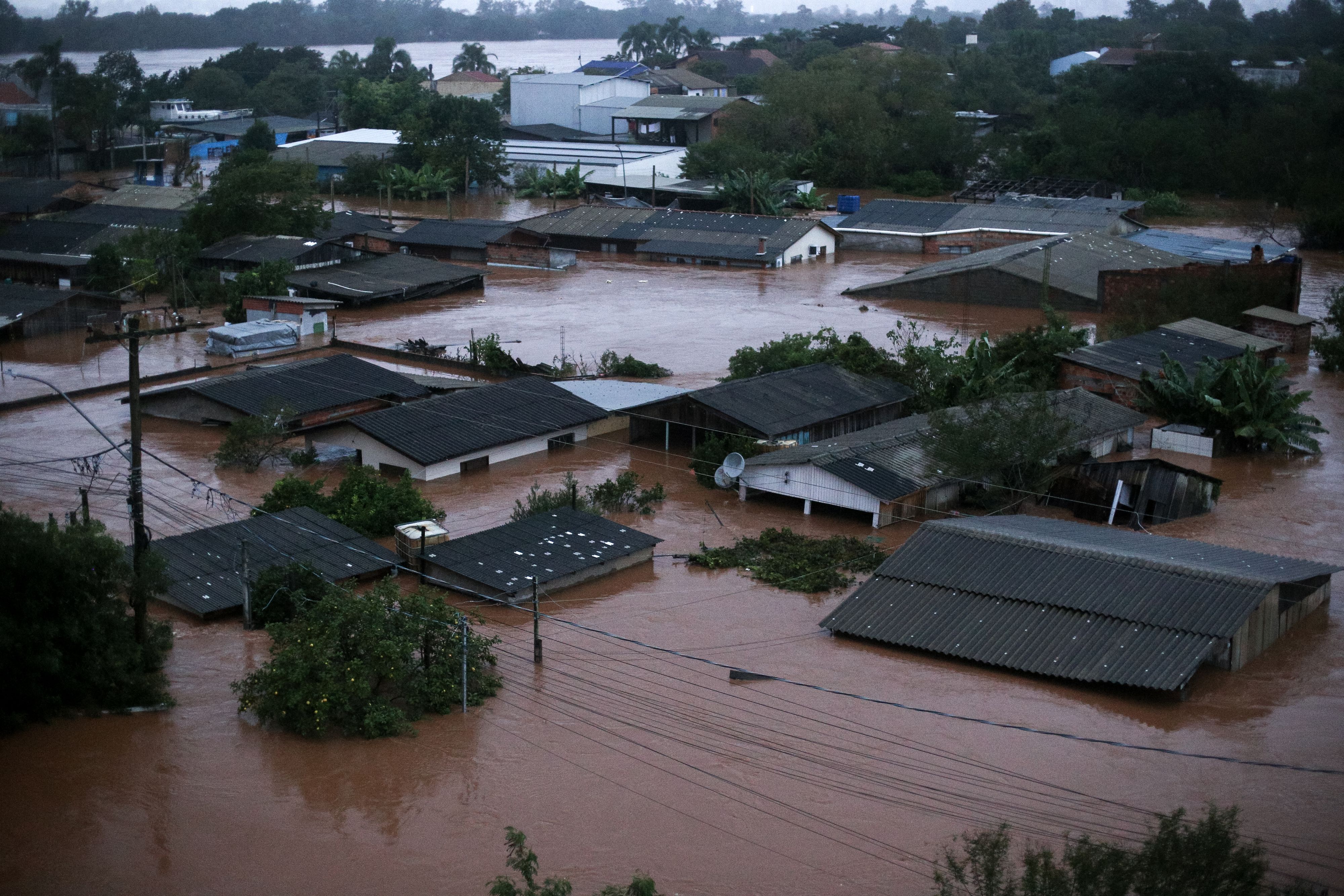 Pluies diluviennes au Brésil: le nombre de victimes s'accroit