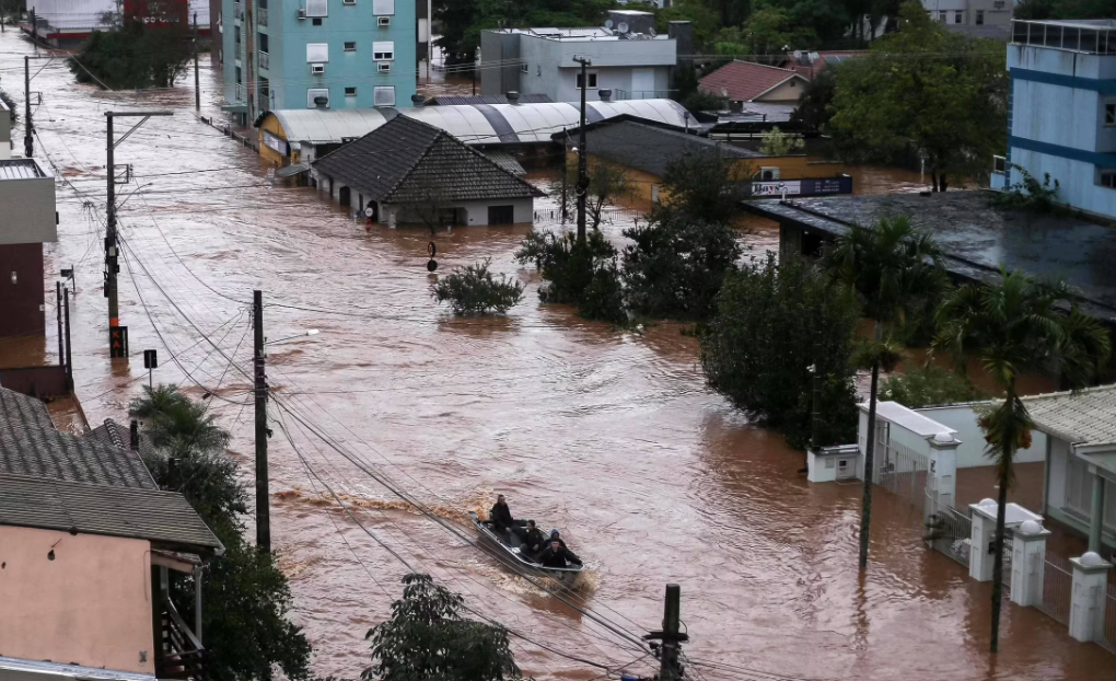 Au moins 66 morts et 101 disparus dans des inondations