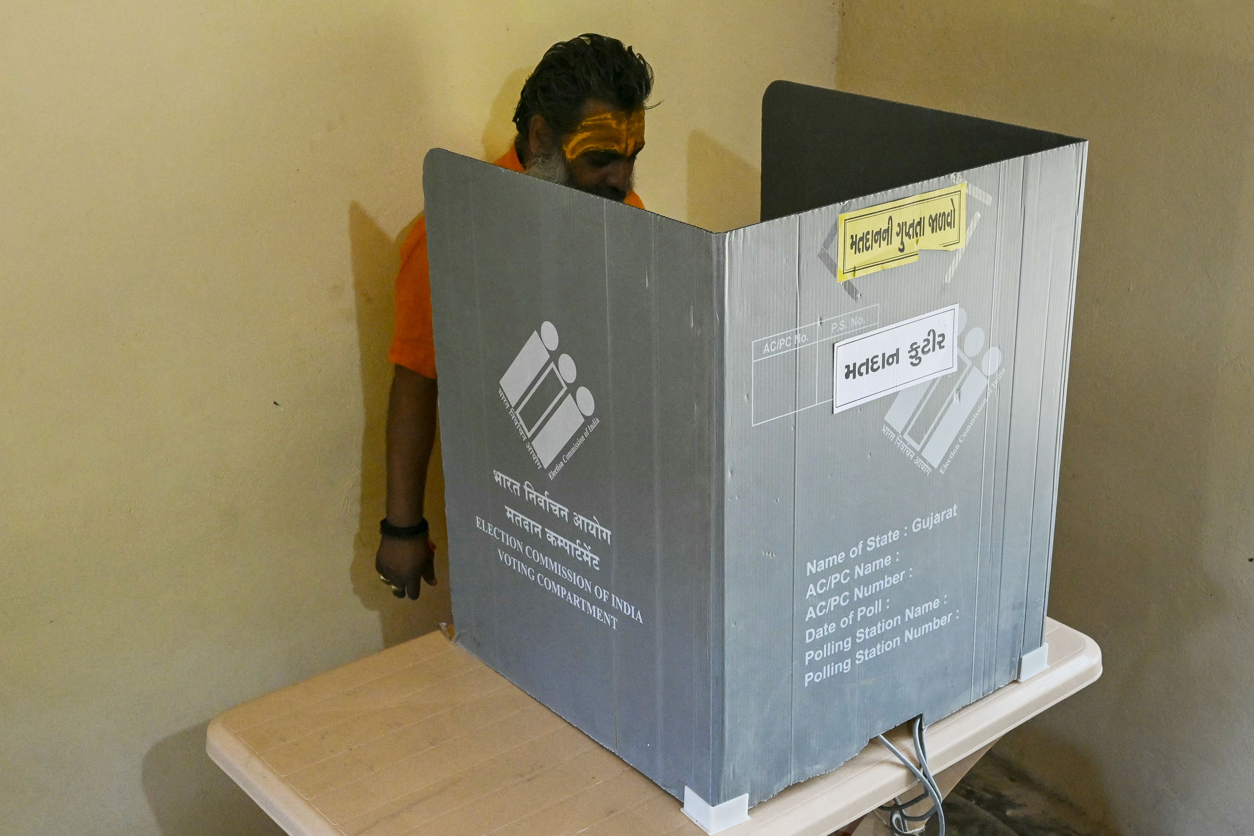 En Inde, un isoloir installé pour un seul votant