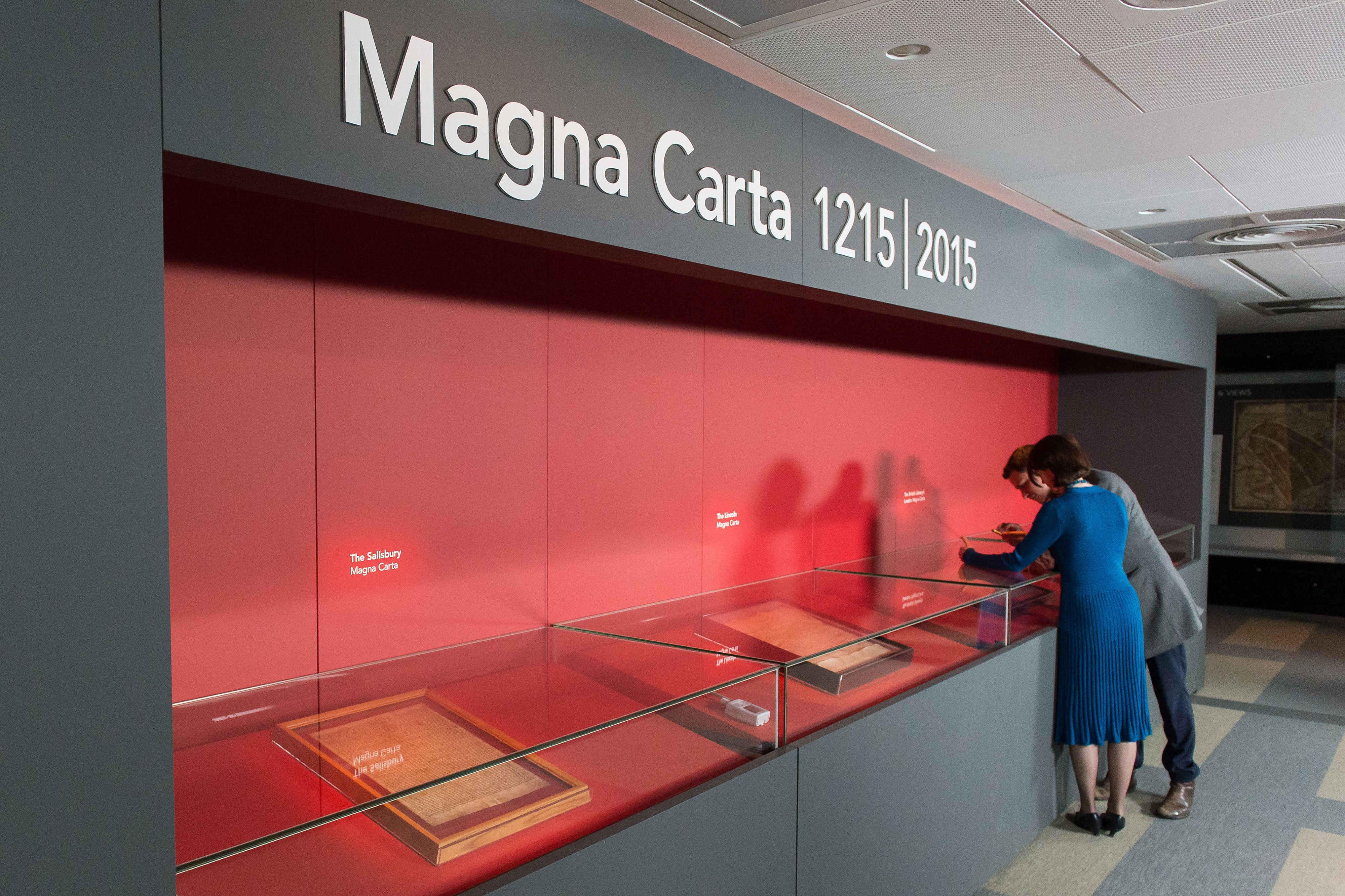 Deux activistes octogénaires s'attaquent à la Magna Carta
