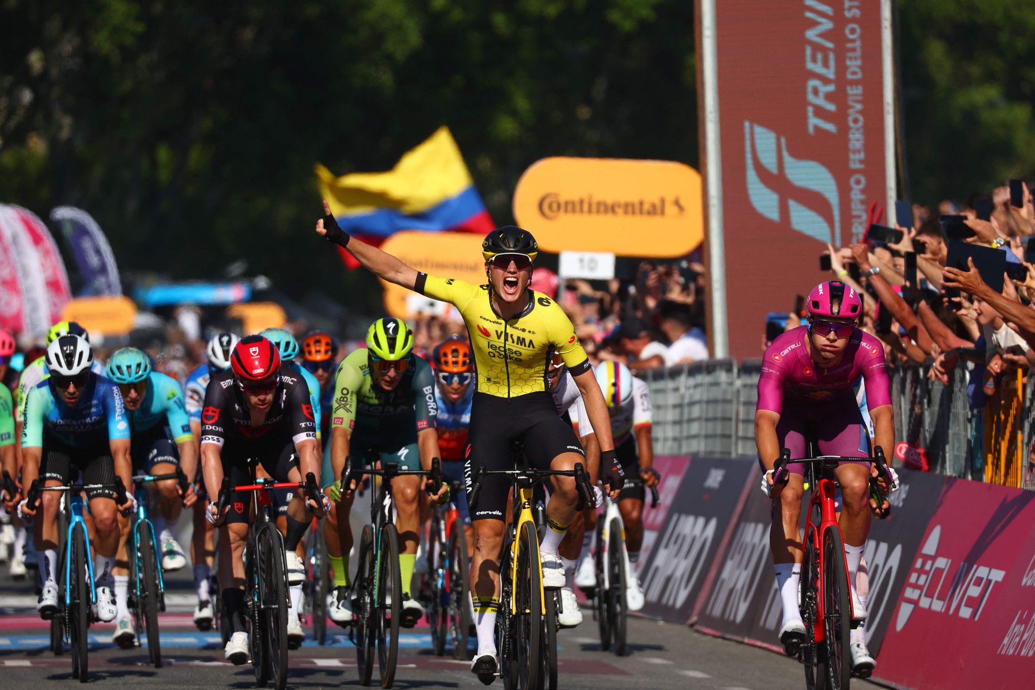 Kooij remporte la 9e étape du Giro au sprint