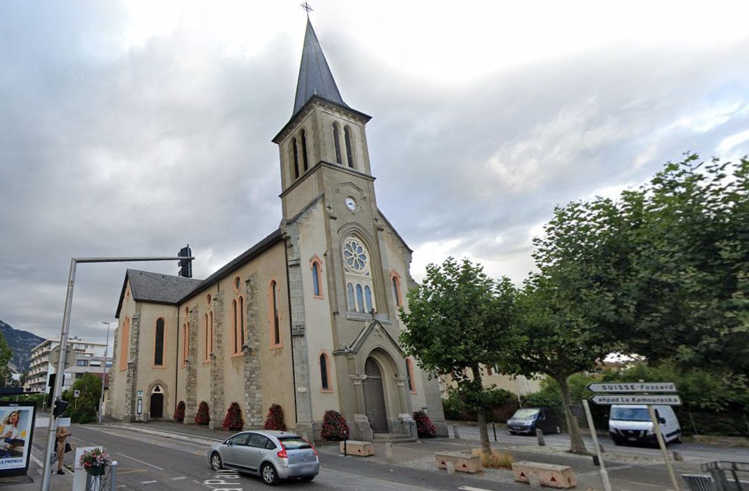 Une église défigurée: des voleurs s'attaquent aux gouttières