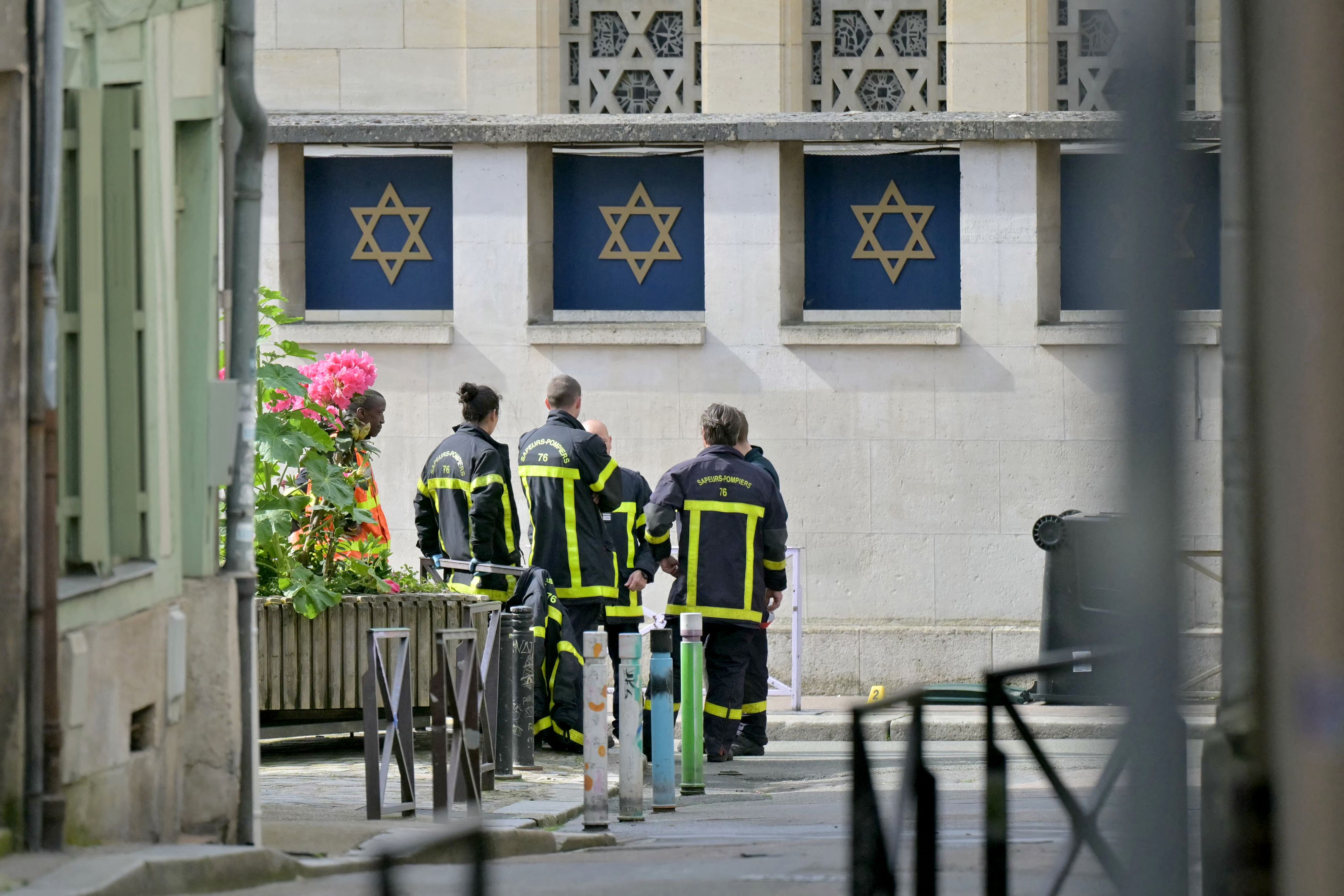 Il tentait de mettre le feu à une synagogue à Rouen: abattu