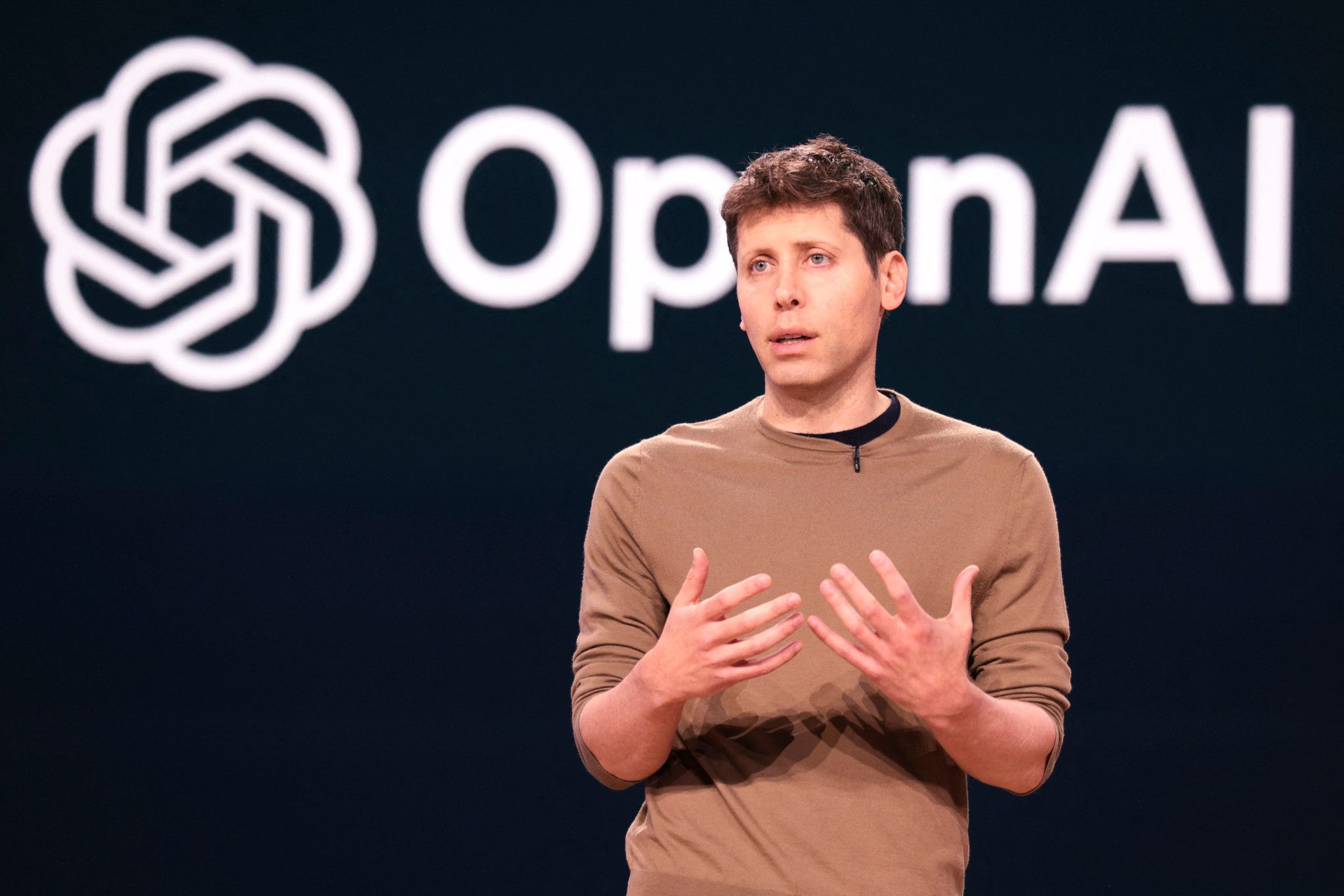 Microsoft et OpenAI avancent sur l'IA malgré les controverses