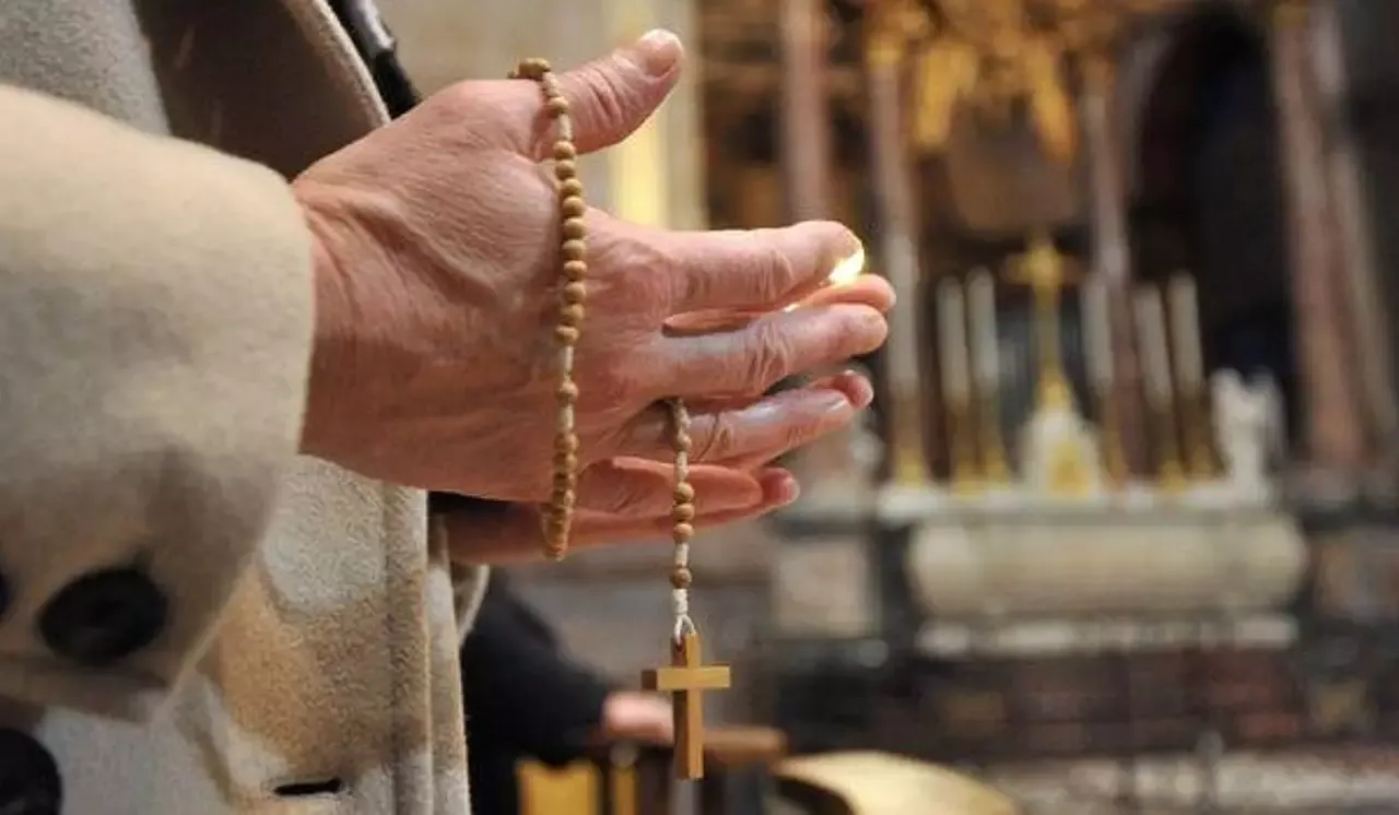 Un prêtre poursuivi pour abus sexuels meurt avant son procès