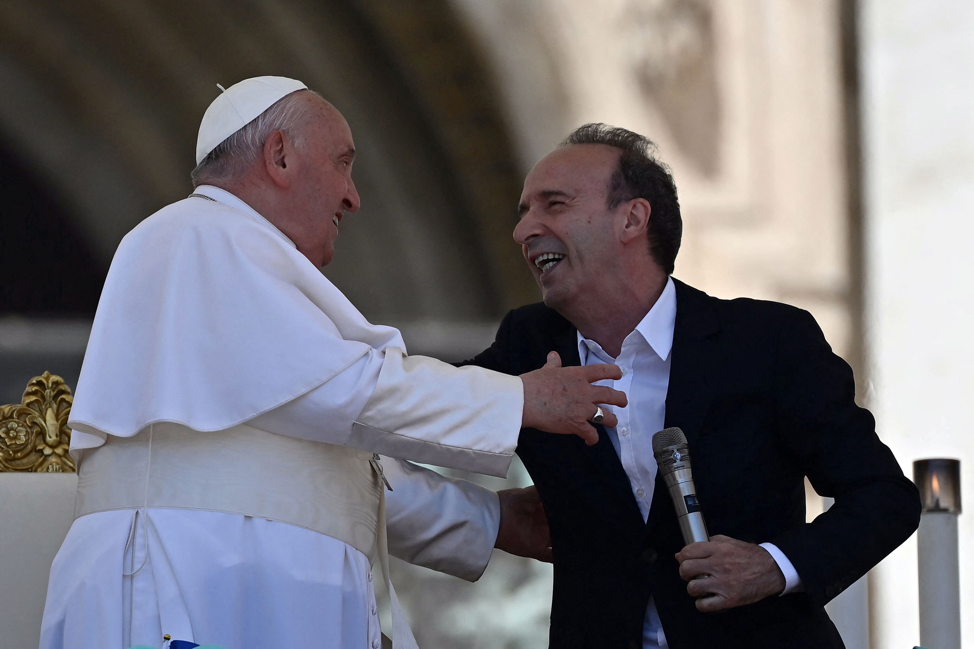 Roberto Benigni vole la vedette au pape François