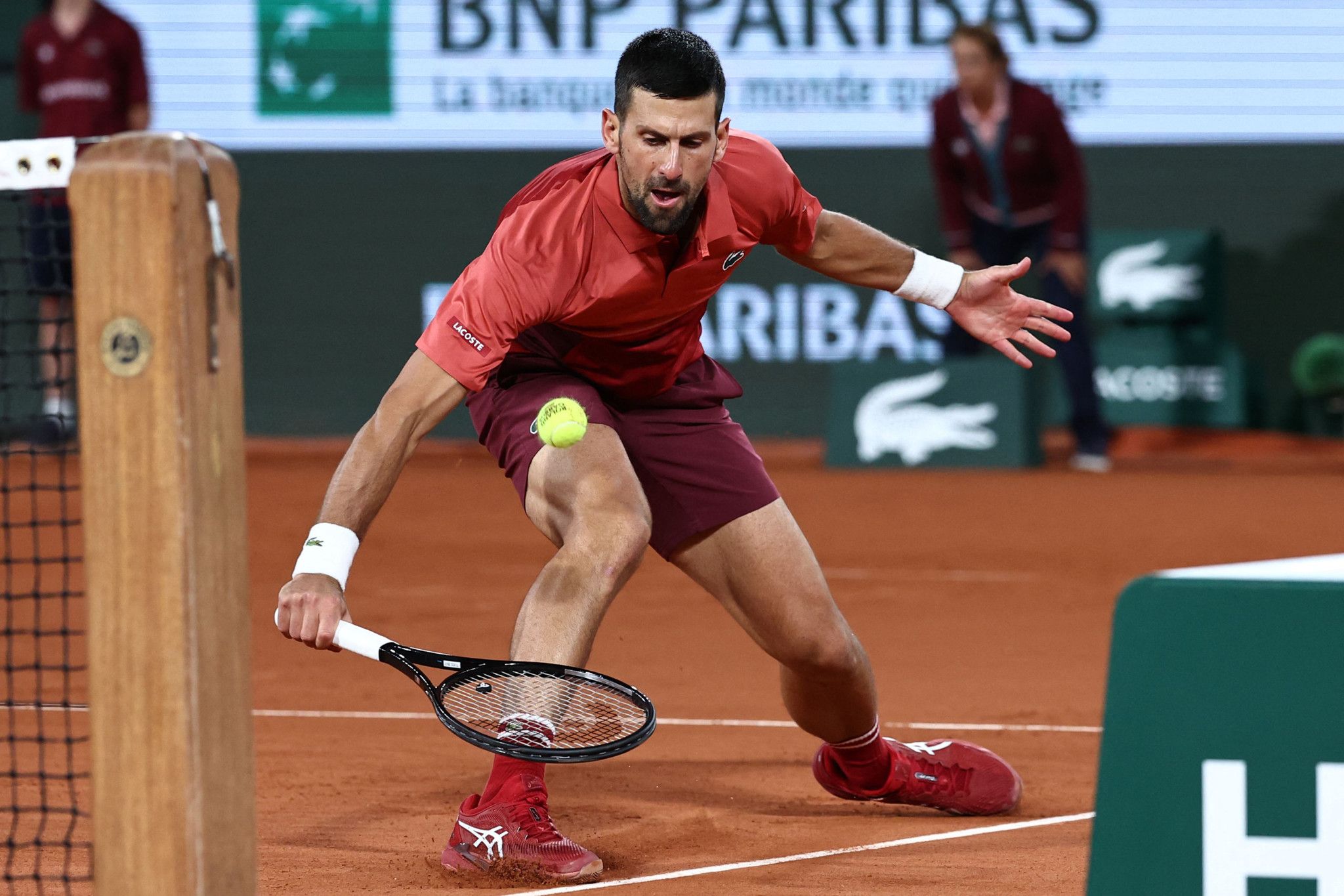 Djokovic peine pour son entrée en lice à Roland-Garros