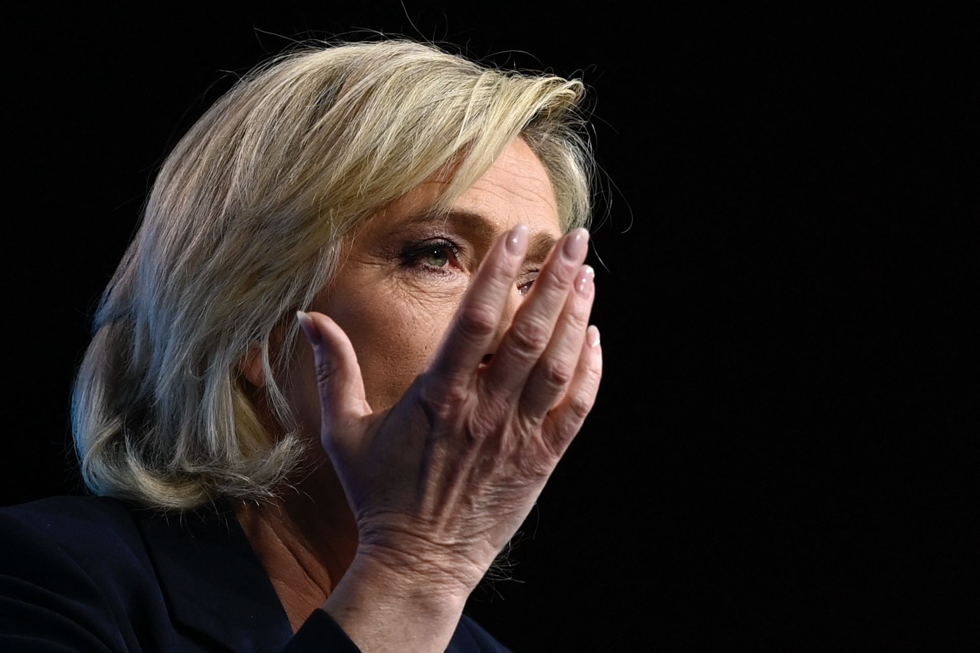 «Macron veut que la France entre en guerre», selon Marine Le Pen