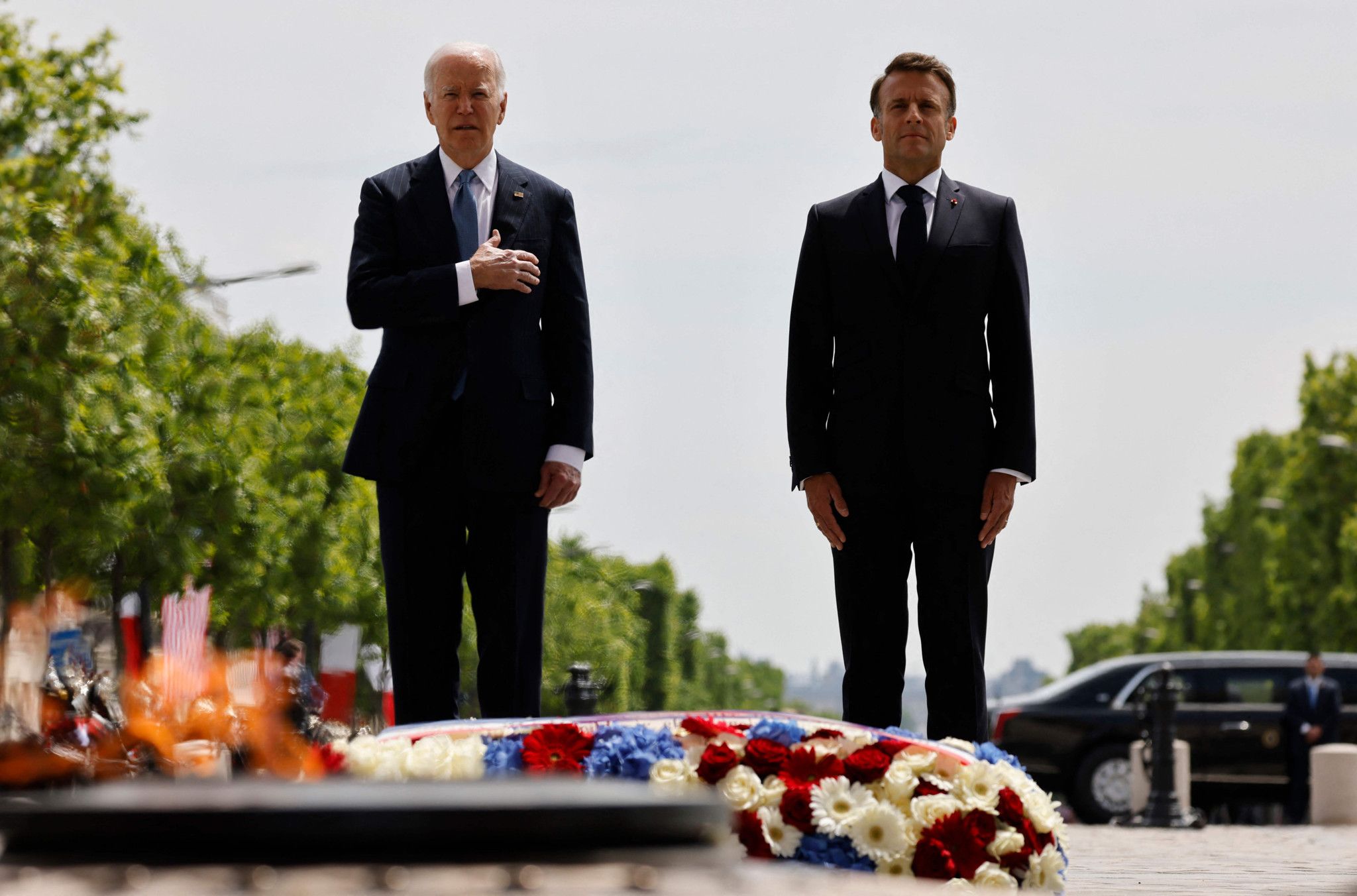 Emmanuel Macron a accueilli Joe Biden à l'Arc de Triomphe