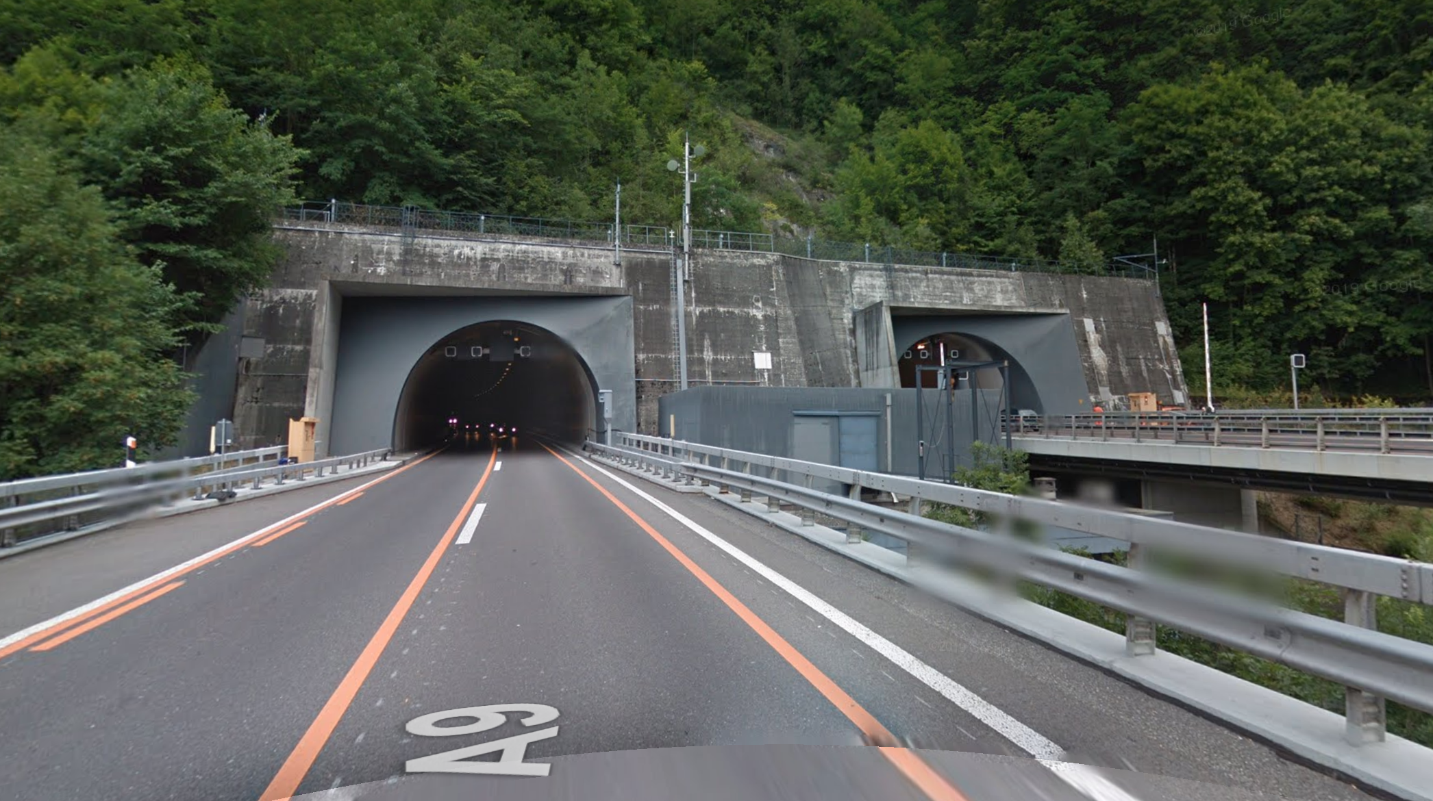 À contresens sur l'A9, un automobiliste intercepté au tunnel de Glion