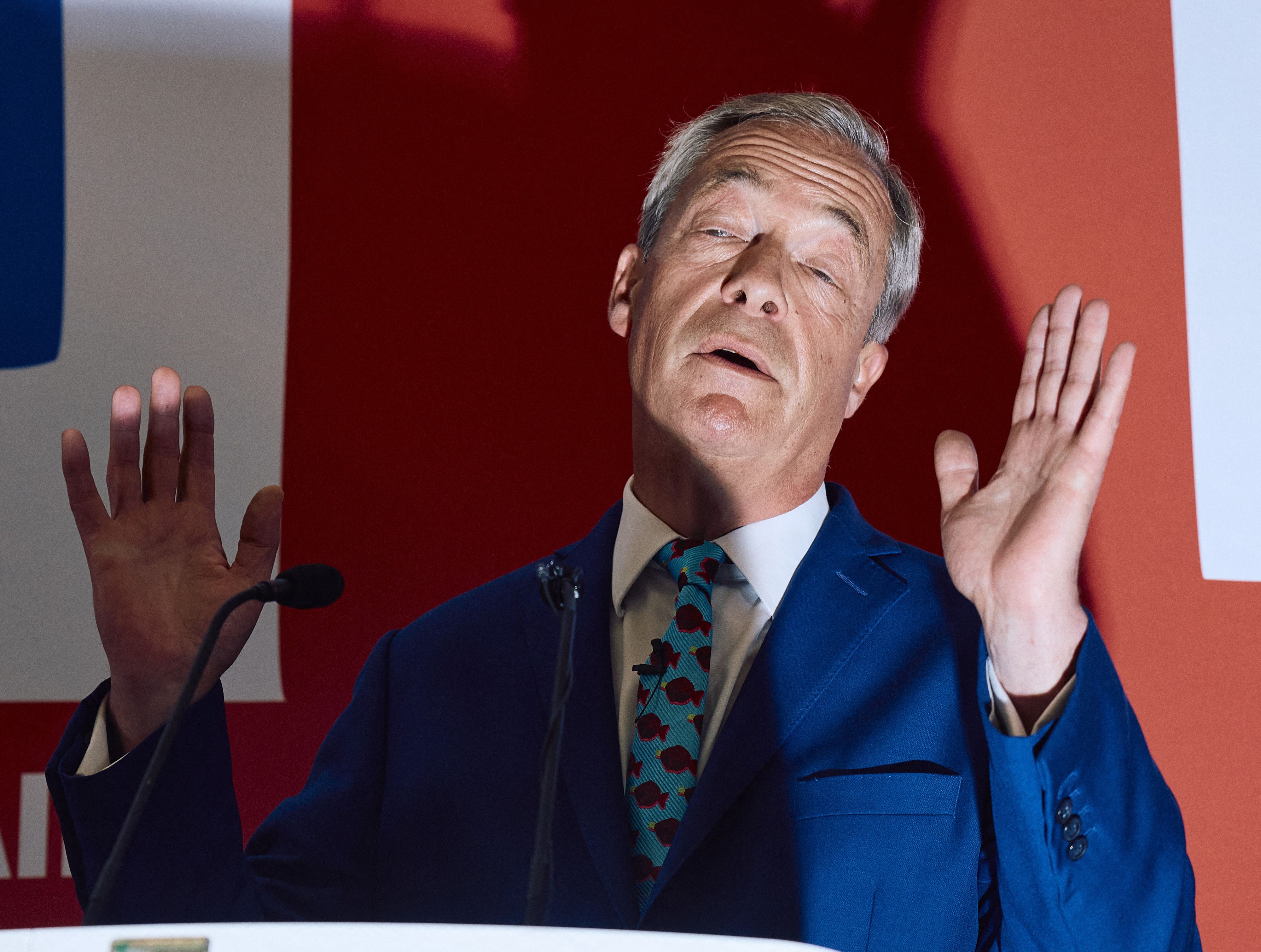 Nigel Farage à nouveau visé par des jets d'objets