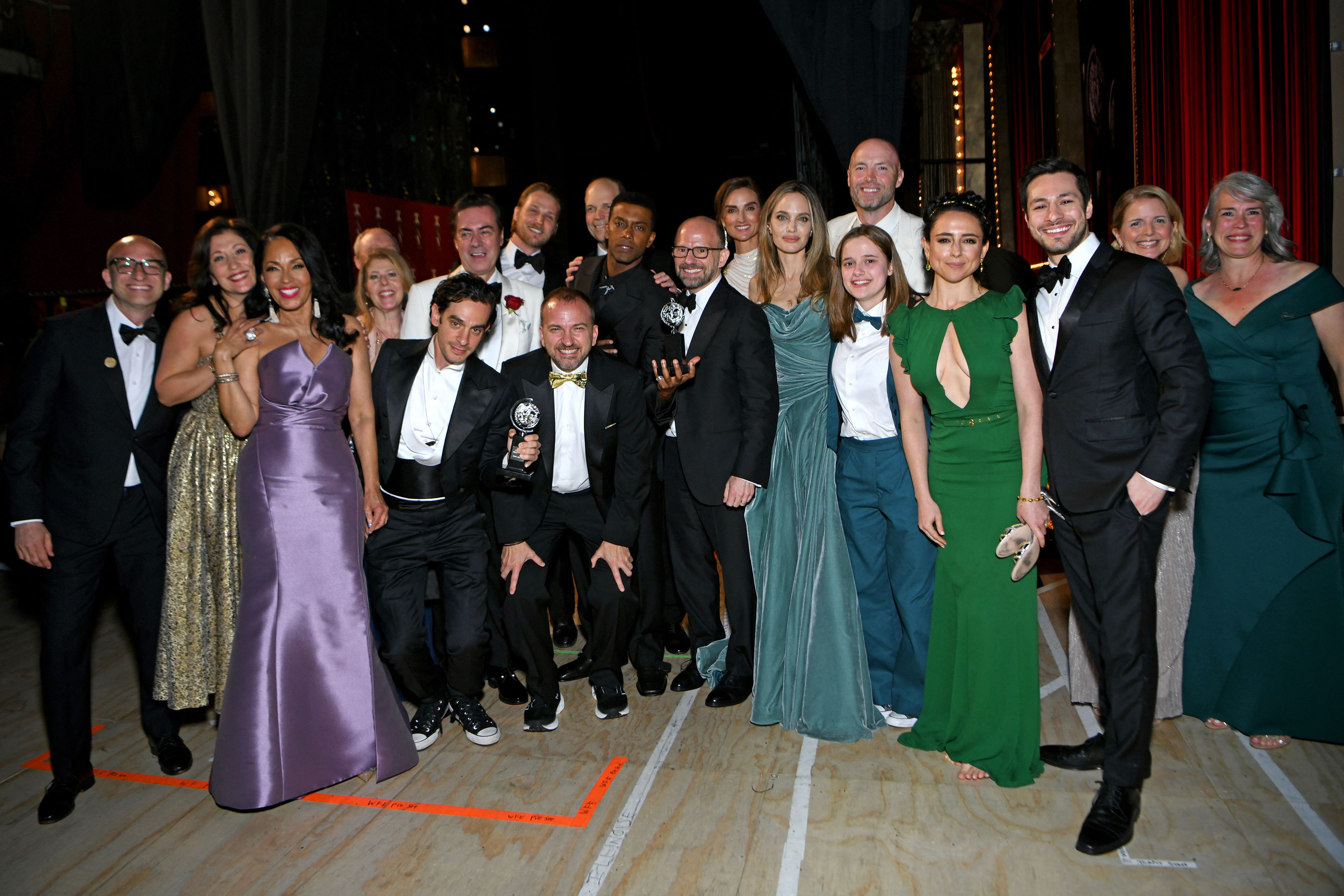 «Outsiders» et «Stereophonic» triomphent aux Tony Awards