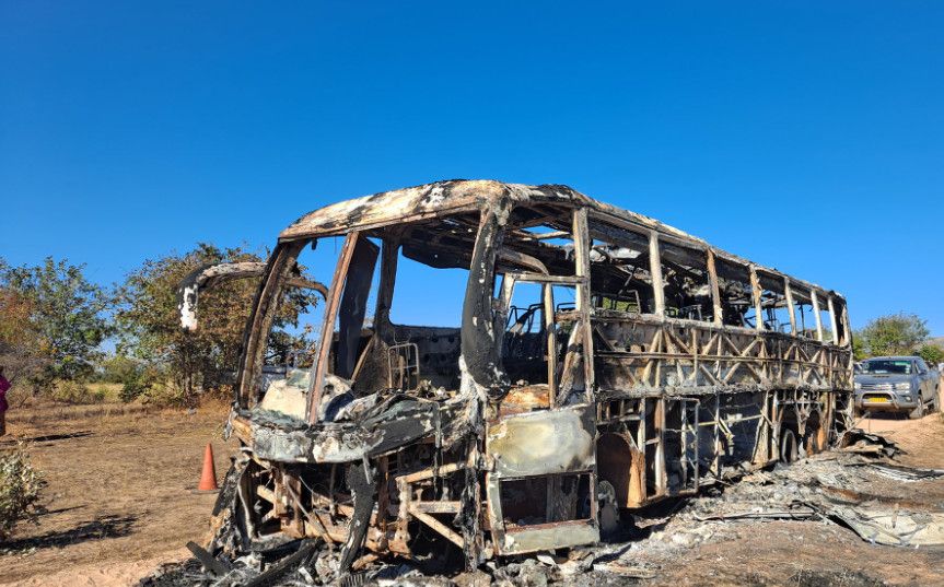 Huit personnes meurent dans un bus en feu