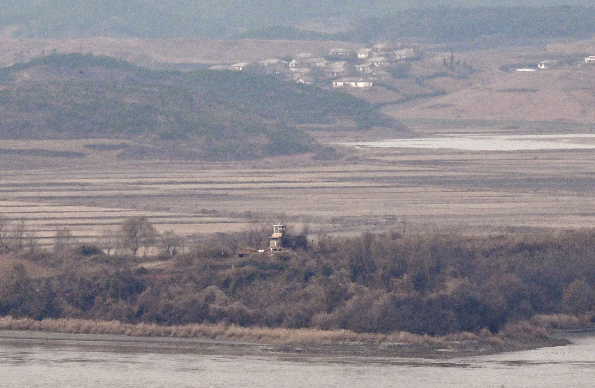 Des dizaines de soldats nord-coréens franchissent la frontière Sud