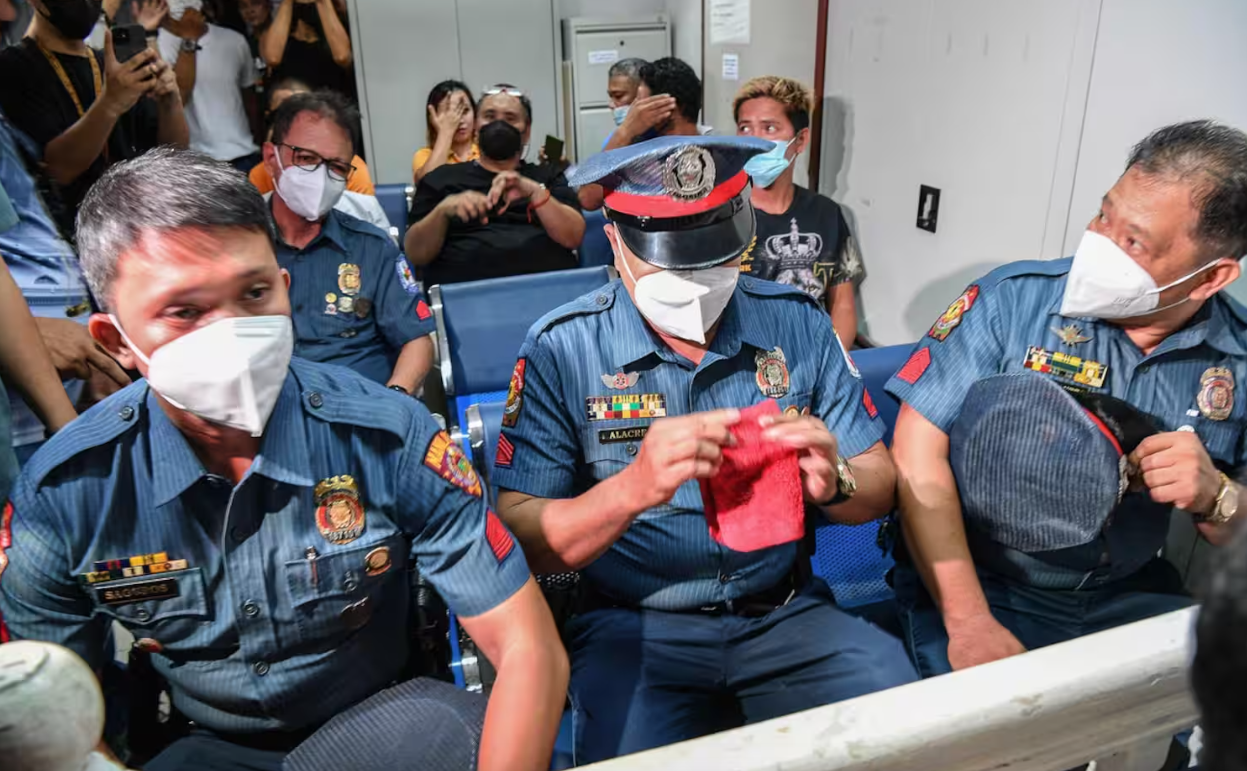 Quatre policiers reconnus coupables d'homicides extrajudiciaires